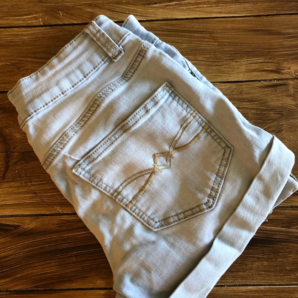 Light blue jean ripped shorts, with cuff